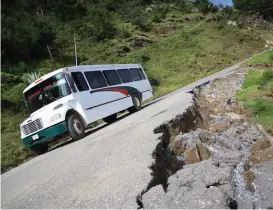  ?? ANDRÉS LOBATO/ARCHIVO ?? Carreteras del estado se vieron afectadas ante las fuertes lluvias.