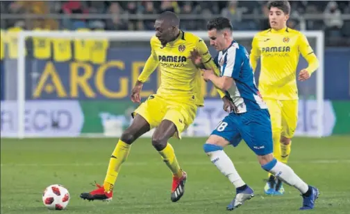  ??  ?? CREYERON MÁS LOS PERICOS. Villarreal y Espanyol se enfrentaro­n en La Cerámica, con dominio perico hasta los goles de los ‘groguets’.