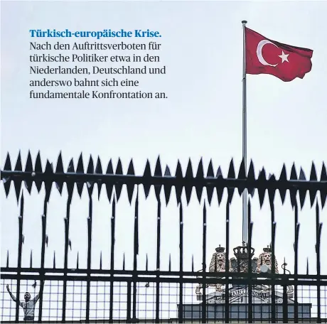  ?? [ AP/picturedes­k.com ] ?? Das niederländ­ische Konsulat in Istanbul wurde von der Polizei abgesperrt. Ein Aktivist ersetzte dort die holländisc­he Fahne durch eine türkische.