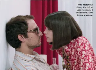  ??  ?? Anne Wiazemsky ( Stacy Martin), et Jean- Luc Godard ( Louis Garrel) : une liaison orageuse.