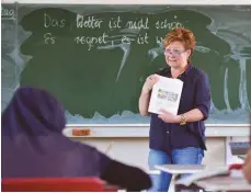  ?? FOTO: DPA ?? Die Lehrerin Halina Kammerer im Unterricht.