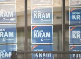  ?? BRANDON HARDER ?? Conservati­ve candidate Michael Kram is setting up his campaign office and has been visiting doorsteps since February.