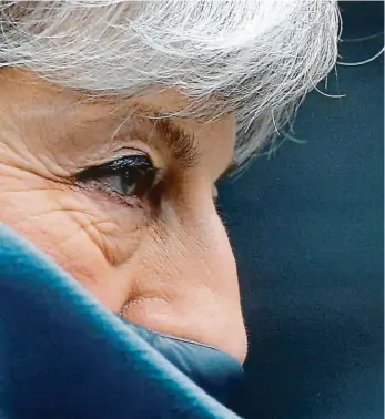  ?? Foto: Reuters ?? Vyčerpání Britská premiérka Theresa Mayová se snaží za pomoci zbytků své autority táhnout brexit kupředu. Jenže proces britského odchodu z EU je mnohem komplikova­nější, než si kdokoli uměl představit.