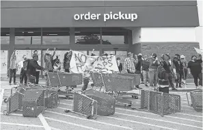  ??  ?? On May 31, the day a peaceful demonstrat­ion was planned for the Texas Capitol in Austin, another event was created to protest at a Target store. An hour into the demonstrat­ion, the store was looted. LOLA GOMEZ/ AUSTIN AMERICAN- STATESMAN