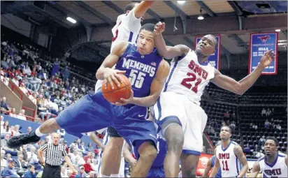  ?? MARK WEBER/THE COMMERCIAL APPEAL ?? Memphis’ Geron Johnson, who led the Tigers with 19 points on Wednesday night, battles SMU’s Cannen Cunningham (back) and Jalen Jones for a rebound during the second half in Dallas. The Tigers won their 13th straight game.