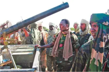  ?? AFP file ?? ■ Chadian President Idriss Deby (centre) inspects seized rebel weapons in Adre, Chad. After days of fierce fighting, Deby was among the world’s longest-serving leaders.