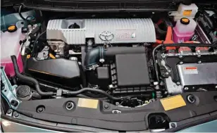  ??  ?? Toyota Prius hybrid engine