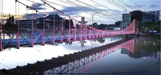  ?? DITE SURENDRA/JAWA POS ?? BAKAL TERHUBUNG: Jembatan pipa PDAM di Wonokromo nanti bakal dibangun untuk melengkapi proyek frontage road sisi barat.