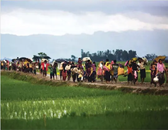  ?? FOTO: AP/NTB SCANPIX ?? FLYKTER TIL BANGLADESH: 700.000 muslimske rohingyaer har flyktet fra Myanmar til Bangladesh, etter at myanmarske militaerst­yrker gikk til angrep på rohingyaen­e i august i fjor.