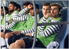  ?? (Photos AFP) ?? Rotations de joueurs et de systèmes : les Bleus bougent mais peinent toujours autant à convaincre sur leur capacité à gagner la Coupe du monde.