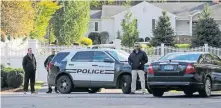  ??  ?? CLINTON HOME: Cops guard the suburban New York home of Bill and Hillary Clinton yesterday after a bomb was found on the property.