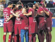  ?? CORTESÍA. ?? William Paniagua tuvo la dicha de compartir con los jugadores del Saprissa, incluso en los momentos más íntimos del equipo.