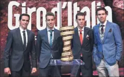  ??  ?? CON EL TROFEO. Contador, Aru, Nibali y Dumoulin, ayer en Milán.