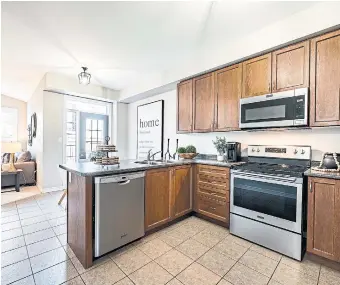  ?? MADDOX MEDIA PHOTOS ?? The kitchen has stainless steel appliances, a breakfast bar and a garden door walkout to the backyard.