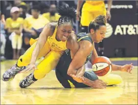  ?? Gina Ferazzi Los Angeles Times ?? NNEKA OGWUMIKE battles Seattle’s Mercedes Russell for a loose ball in the f irst half. “They keep constant pressure on you,” Storm coach Dan Hughes said.