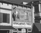  ?? HAILEY BRANSON-POTTS/LOS ANGELES TIMES ?? A mannequin hangs from the Hangman’s Tree Historic Spot in Placervill­e.