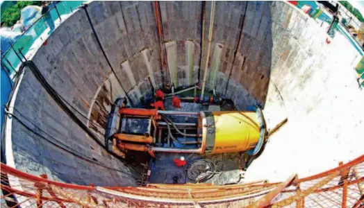  ??  ?? 15 июня 2020 г., в г. Циньхуанда­о пров. Хэбэй рабочие создают инфраструк­туру под восточную ветку китайско-российског­о газопровод­а (фото CFP)