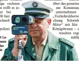  ?? Symbolfoto: Weigel, dpa ?? Mit Blitzgerät­en und mit La serpistole­n wird in diesen Wochen verstärkt das Tempo der Autofahrer in der Region kontrollie­rt.