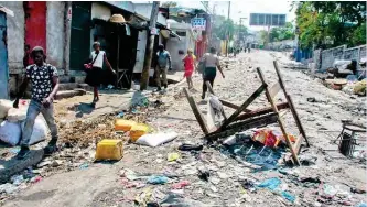  ?? ?? VIOLENCIA. Más de 53 mil personas fueron desplazada­s, obligadas a huir de Puerto Príncipe durante marzo, en un país que no celebra elecciones desde 2016, azotado por el control de las pandillas.