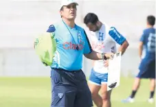  ??  ?? ELIMINADOS. Pinto y Honduras no clasificar­on a Rusia 2018.