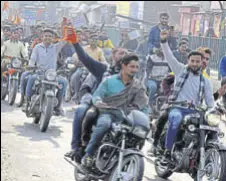  ?? SANT ARORA/HT ?? Members of the Rajput Yuva Morcha during a bike rally against the release of film Padmaavat, in Panchkula on Sunday.