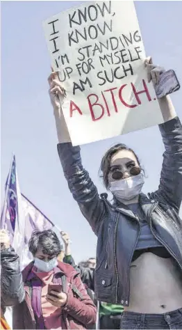  ?? Erdem Sahin / Efe ?? Manifestac­ió feminista a Istanbul, el 27 de març.