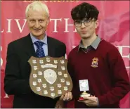  ??  ?? Former Deputy Principal Jim McCarthy presenting the Science Award to Kieran Horgan.