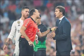  ?? FOTO: GETTY ?? Lopetegui recibió explicacio­nes de Mateu Lahoz en el gol con suspense de Asensio