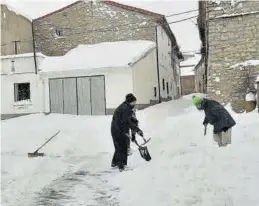  ?? SERVICIO ESPECIAL ?? La nieve alcanzó espesores que no se veían hace mucho en Pozondón.