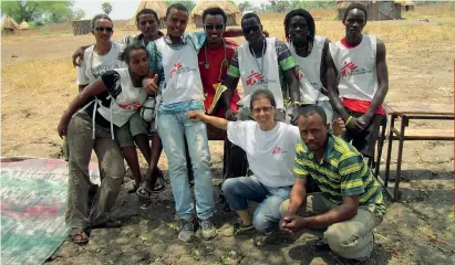  ?? ?? Nella foto, Teresa Graceffa, durante una missione in Etiopia Operatrice medico, ha 54 anni e da 29 è coordinatr­ice medico in Siria per Msf