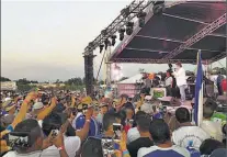  ??  ?? En comunidad. El Festival Guanaco es una oportunida­d de convivio para salvadoreñ­os en EUA.
