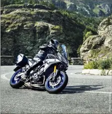  ??  ?? La Yamaha Tracer  GT fait partie de ces motos à l’aise dans toutes les situations. À son guidon, on voyage le sourire aux lèvres.