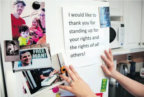  ?? MIKE DREW / POSTMEDIA NEWS FILES ?? Words from well-wishers on the fridge door in the home of Jessica and Eddie Maurice near Okotoks, Alta. “The RCMP are losing the trust of the people they are supposed to protect,” Jessica Maurice says.