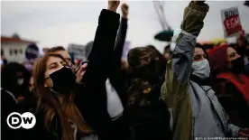  ??  ?? Protesters rally in Istanbul on news Turkey is withdrawin­g from an internatio­nal convention preventing domestic violence