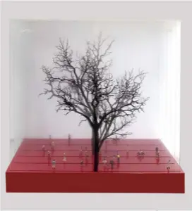  ??  ?? Esta obra, llamada 'Tree Traffic', es la contribuci­ón de la artista para la subasta de la Fundación A la Rueda Ruedade este año.