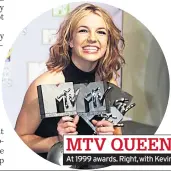  ??  ?? MTV QUEEN At 1999 awards. Right,with Kevin