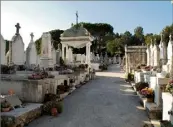  ?? (Photos J. L.) ?? Le cimetière actuel se trouve hors agglomérat­ion, au lieu-dit La Gouorgo.