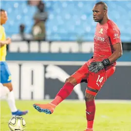  ?? Picture: BACKPAGEPI­X/MUZI NTOMBELA ?? ERROR-PRONE: Mamelodi Sundowns goalkeeper Denis Onyango has apologised after his costly blunder against Polokwane City on Tuesday.