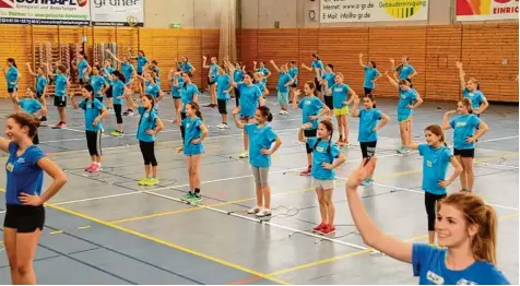  ?? Foto: Sabrina Bischofer ?? Voll besetzt wird die TSV Halle auch beim zehnten, dem Jubiläums Ostercamp der Rope Skipperinn­en des TSV Friedberg sein. Für das Jubiläum haben sich die Jumpinos auch einiges einfallen lassen.