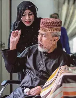  ??  ?? Mereka yang kerap datang ke rumah, Hail Amir dan Pak Ngah (Datuk Suhaimi Mohd Zain) serta isterinya, Mak Ngah. Pada bulan puasa ini, Pak Ngah kerap datang berbuka dan bersahur dengan kami