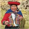  ??  ?? Farbenfroh zeigen sich oft Peruaner. Foto: Wigbert Röth