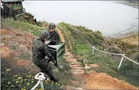  ?? CHUNG SUNG-JUN/GETTY ?? soldiers in Paju remove one of the loudspeake­rs used to blast music and propaganda across the border into North Korea. The military began dismantlin­g the high-decibel sound system Tuesday as part of a bilateral agreement reached last week.