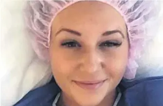  ??  ?? INNLAGT: Da Hele Røsholt var innlagt på sykehus for å operere bort store deler av livmorhals­en, la hun dette bildet ut på Instagram.