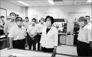  ??  ?? Chinese Vice Premier Sun Chunlan, visits an exam location during an inspection tour in Beijing, capital of China, June 30, 2020. Sun Chunlan on Tuesday demanded utmost efforts to implement epidemic prevention measures during the national college entrance examinatio­n on July 7 and 8 to ensure the health of exam participan­ts.(Photo:Xinhua)