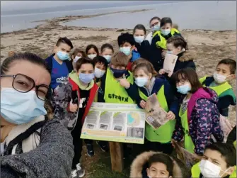  ??  ?? Les jeunes hippolytai­ns ont participé à la chasse au trésor à Cap Coudalère.