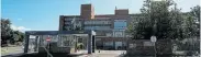  ?? Picture: NOMAZIMA NKOSI ?? UNDER PRESSURE: Uitenhage Provincial Hospital is only allowing medical emergencie­s at the hospital