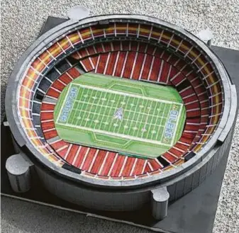  ?? Photos courtesy Trey Murphy ?? Trey Murphy’s paper rendition of the Astrodome includes this configurat­ion for football.