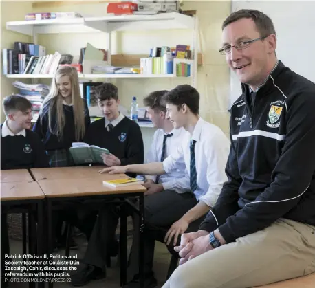  ?? PHOTO: DON MOLONEY/PRESS 22 ?? Patrick O’Driscoll, Politics and Society teacher at Coláiste Dún Iascaigh, Cahir, discusses the referendum with his pupils.