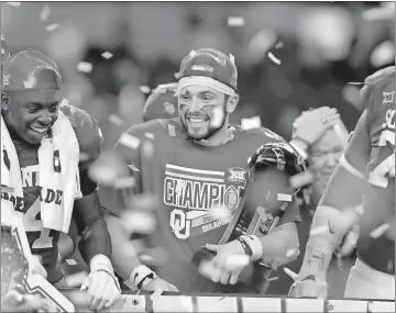  ?? Tony Gutierrez / AP ?? Oklahoma quarterbac­k Baker Mayfield holds his Most Outstandin­g Player trophy.