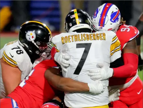  ?? Timothy T Ludwig/Getty Images ?? Buffalo’s Lee Smith, left, and Vernon Butler wrap up Ben Roethlisbe­rger.